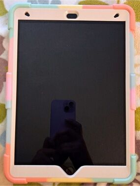 Apple Tablet & Pastel Multicolor Tablet Case - Protective Silicone Cover